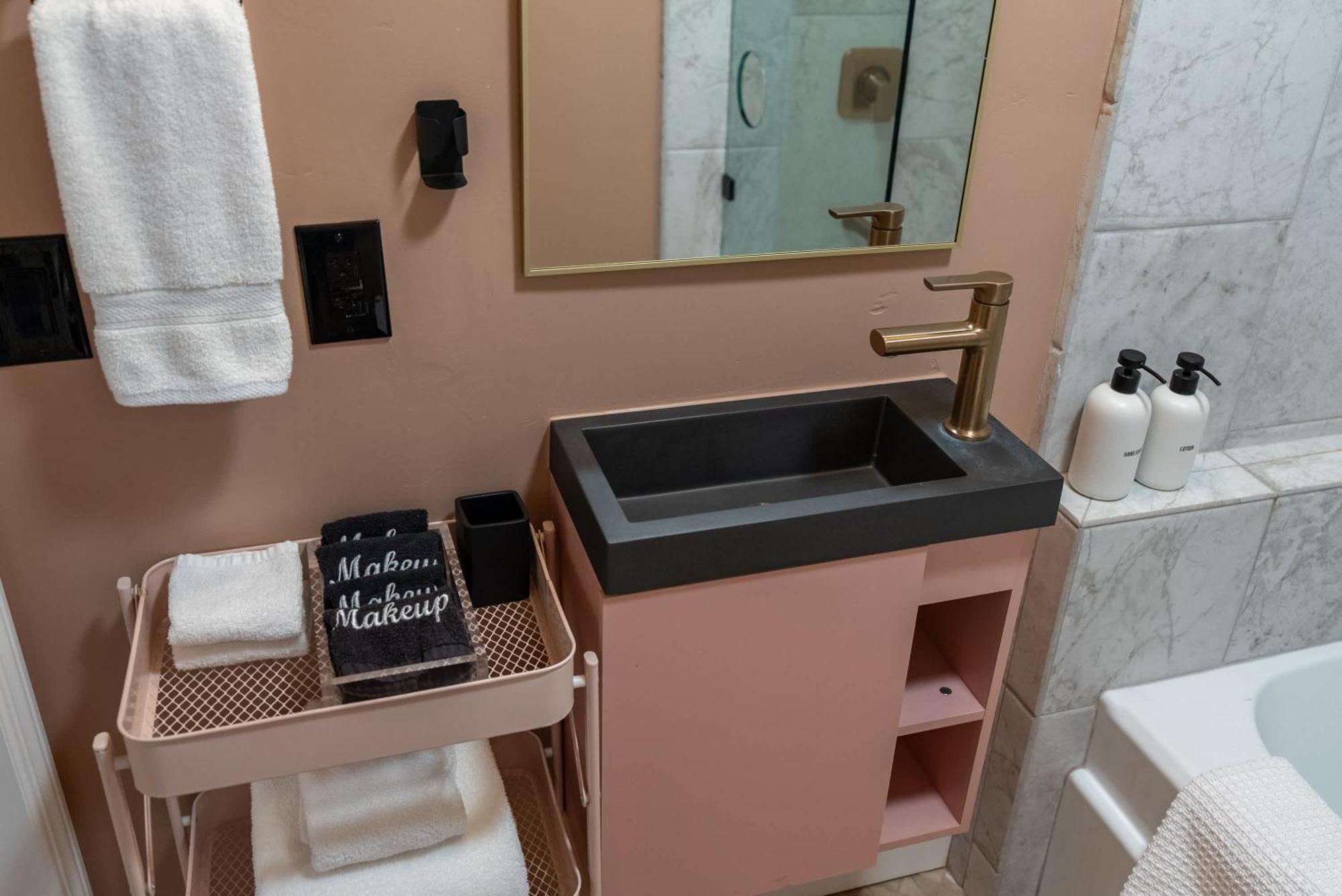 Serene Oasis Sauna And Cinema Пасо Роблес Екстериор снимка